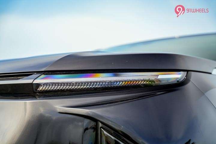 MG M9 Headlight