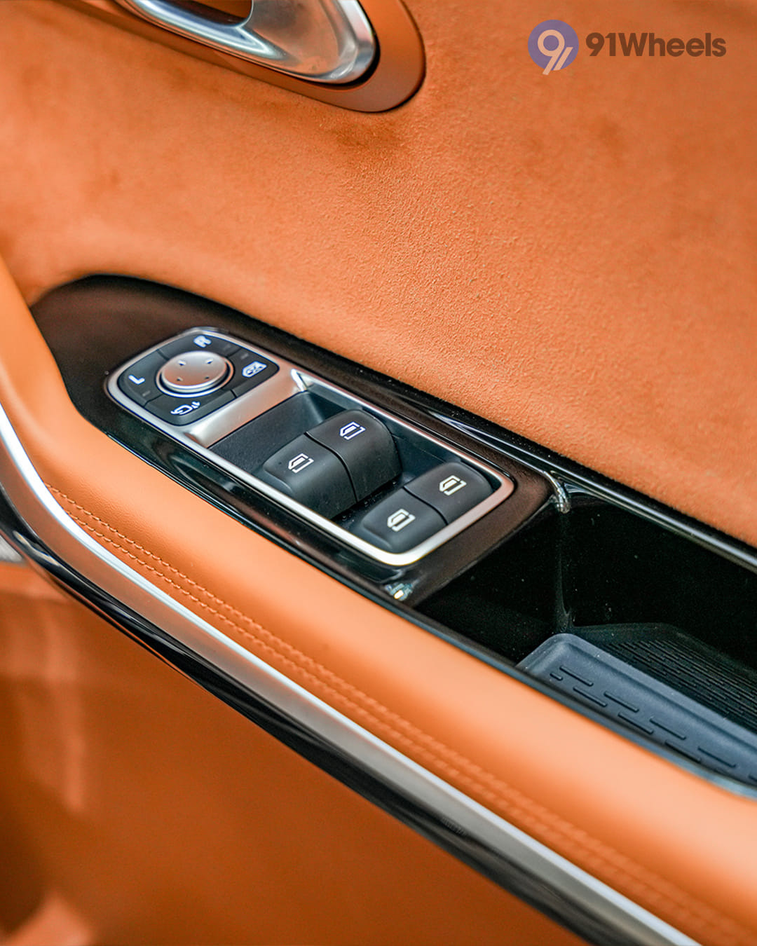 MG M9 Outer Rear View Mirror (ORVM) Controls