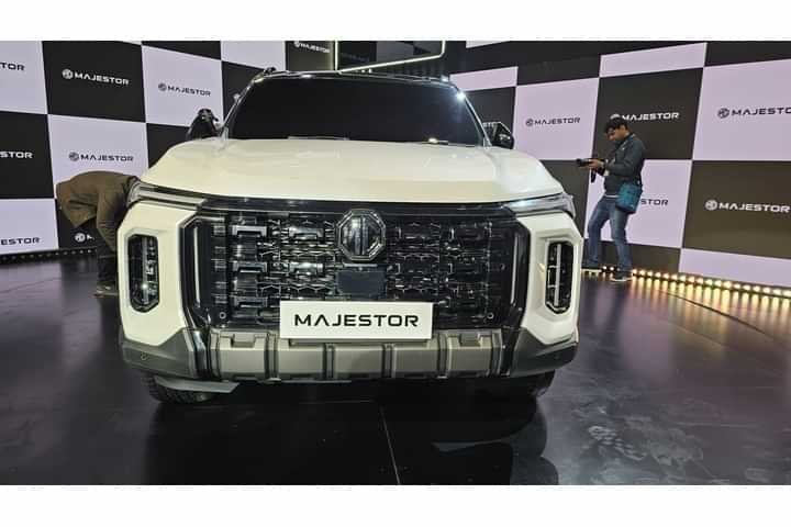 MG Majestor Front View MG Majestor Front View