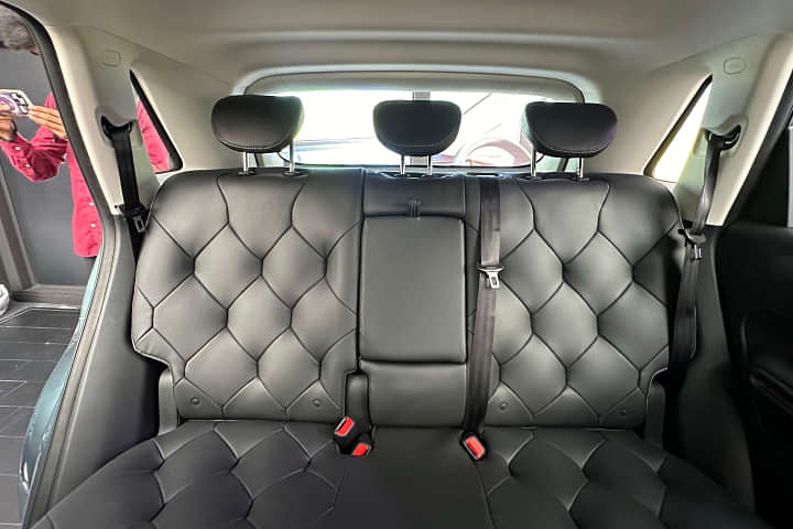 MG Windsor EV Rear Headrests