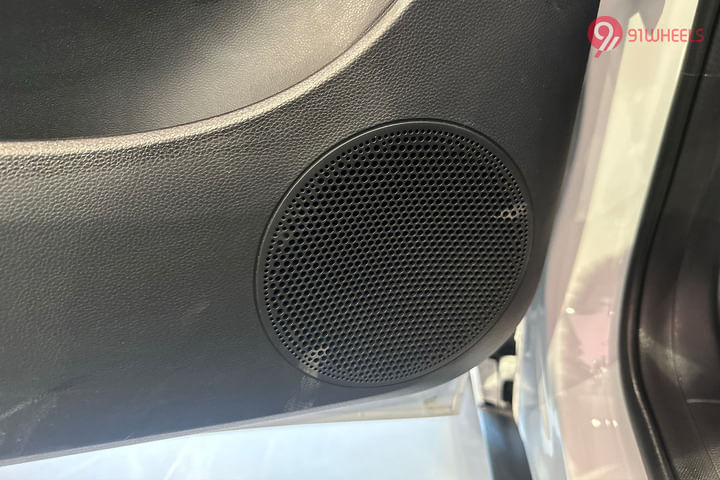 MG Windsor EV Front Speakers