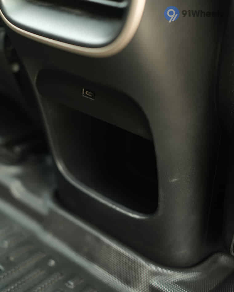 Infotainment & Charging - 4