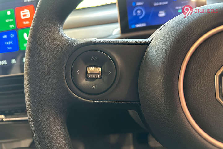 MG Windsor EV Left Steering Mounted Controls