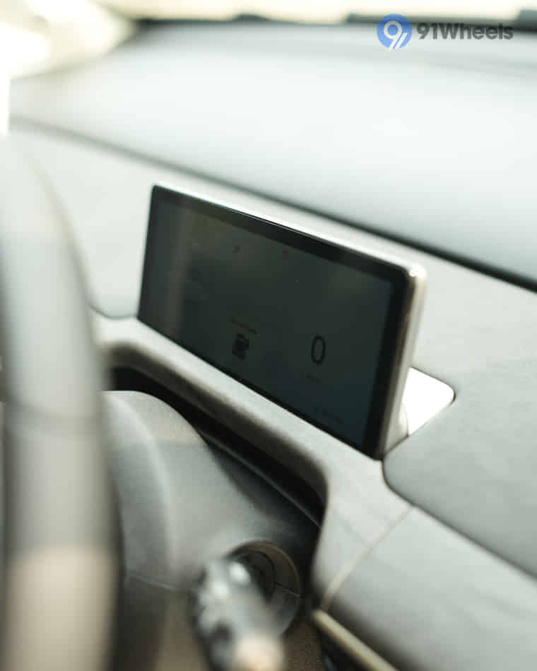 Dashboard & Front Cabin - 4