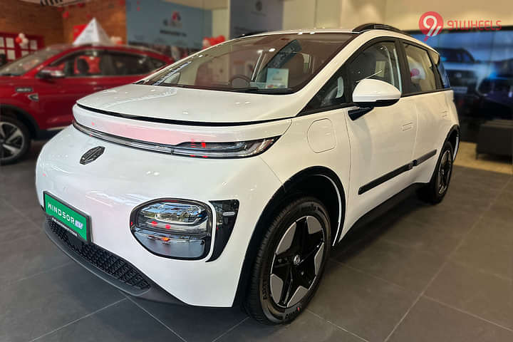 MG Windsor EV Left Front Three Quarter
