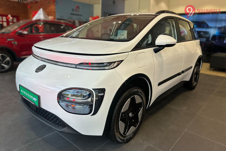 MG Windsor EV Left Front Three Quarter