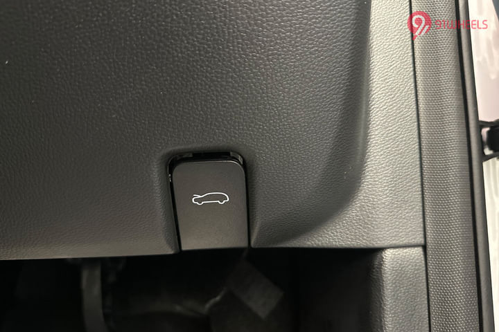 MG Windsor EV Boot Release Lever/Fuel Lid Release Lever