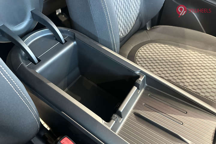 MG Windsor EV Front Centre Arm Rest Storage
