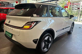 MG Windsor EV Right Rear Three Quarter MG Windsor EV Right Rear Three Quarter