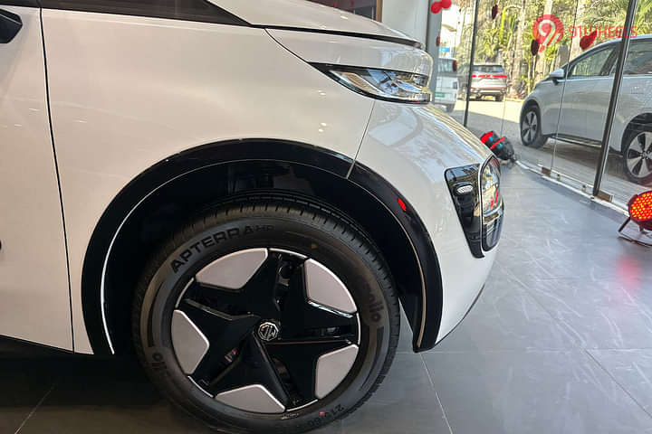 MG Windsor EV Front Fender