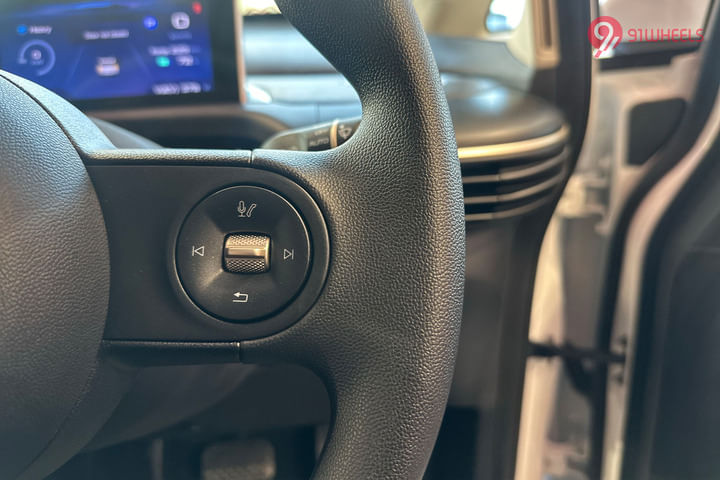MG Windsor EV Right Steering Mounted Controls