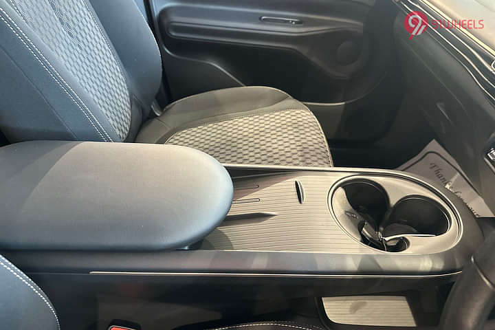MG Windsor EV Center Console/Centre Console Storage