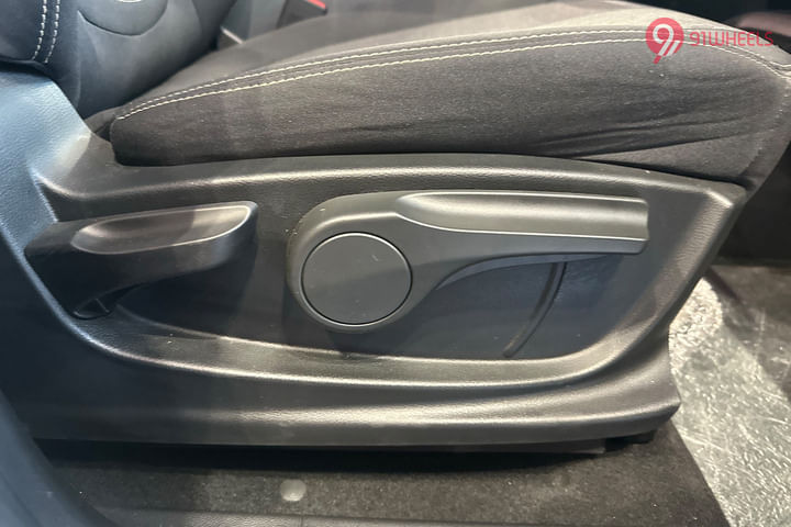 MG Windsor EV Seat Adjustment for Driver