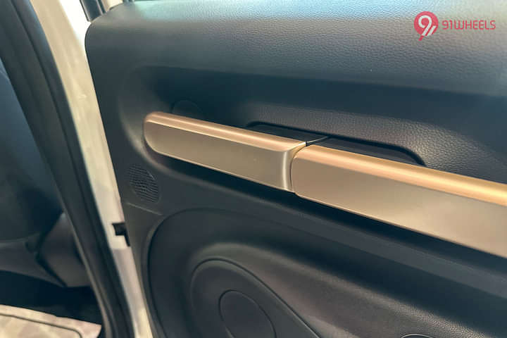 MG Windsor EV Driver Side Door Pad Handle