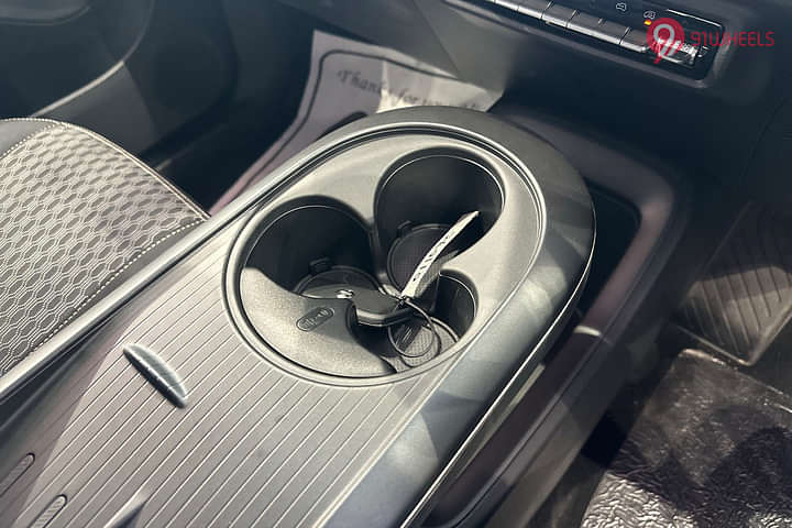 MG Windsor EV Cup Holders