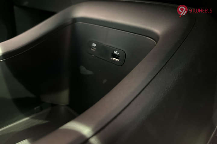 MG Windsor EV USB Port/Power Socket/Wireless Charging