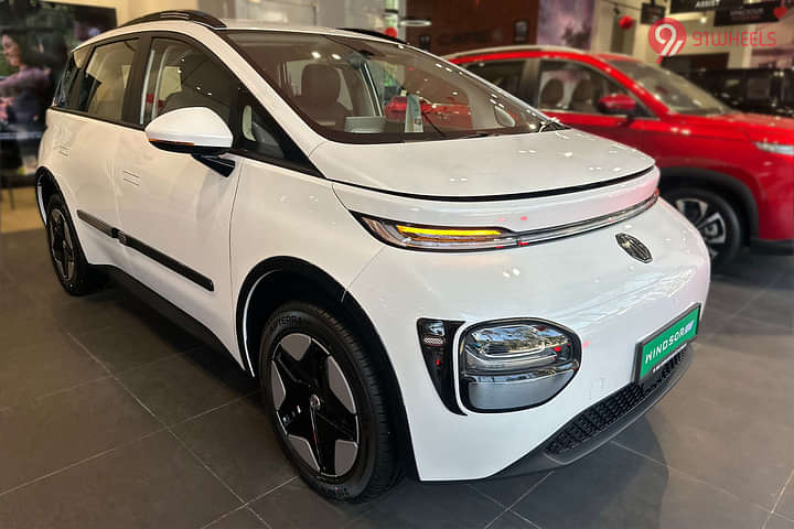 MG Windsor EV Right Front Three Quarter