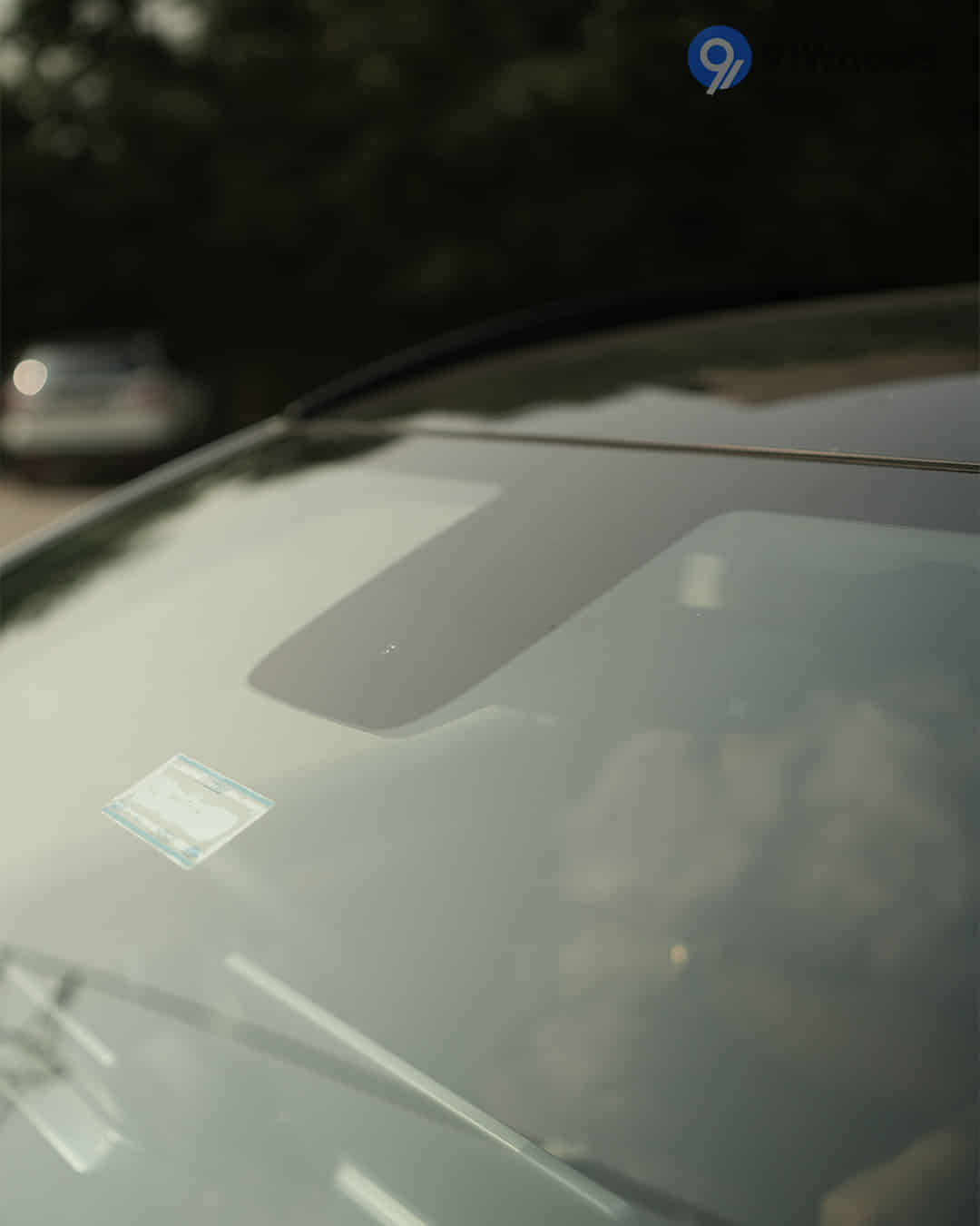 Front Windshield / Windscreen