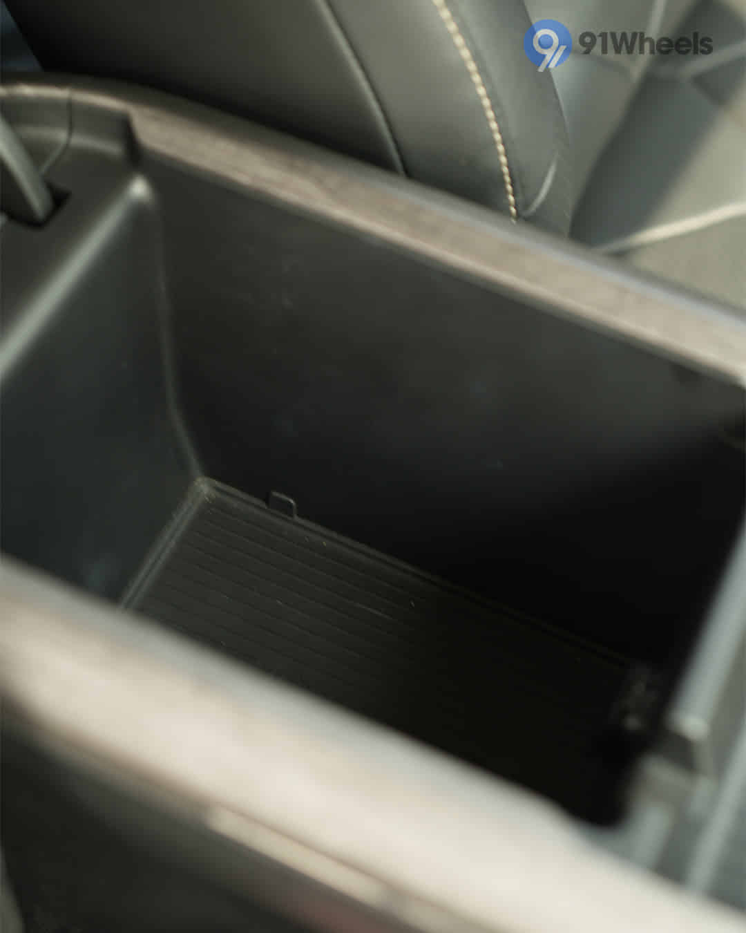 Front Centre Arm Rest Storage