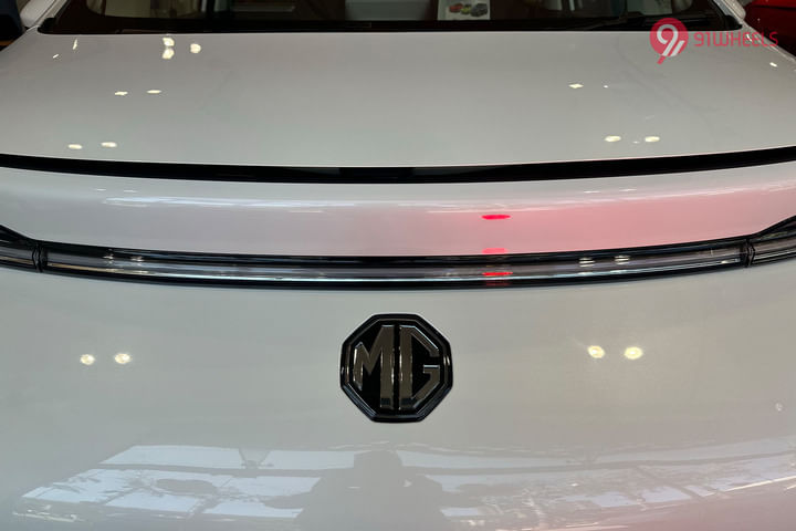 MG Windsor EV front badge