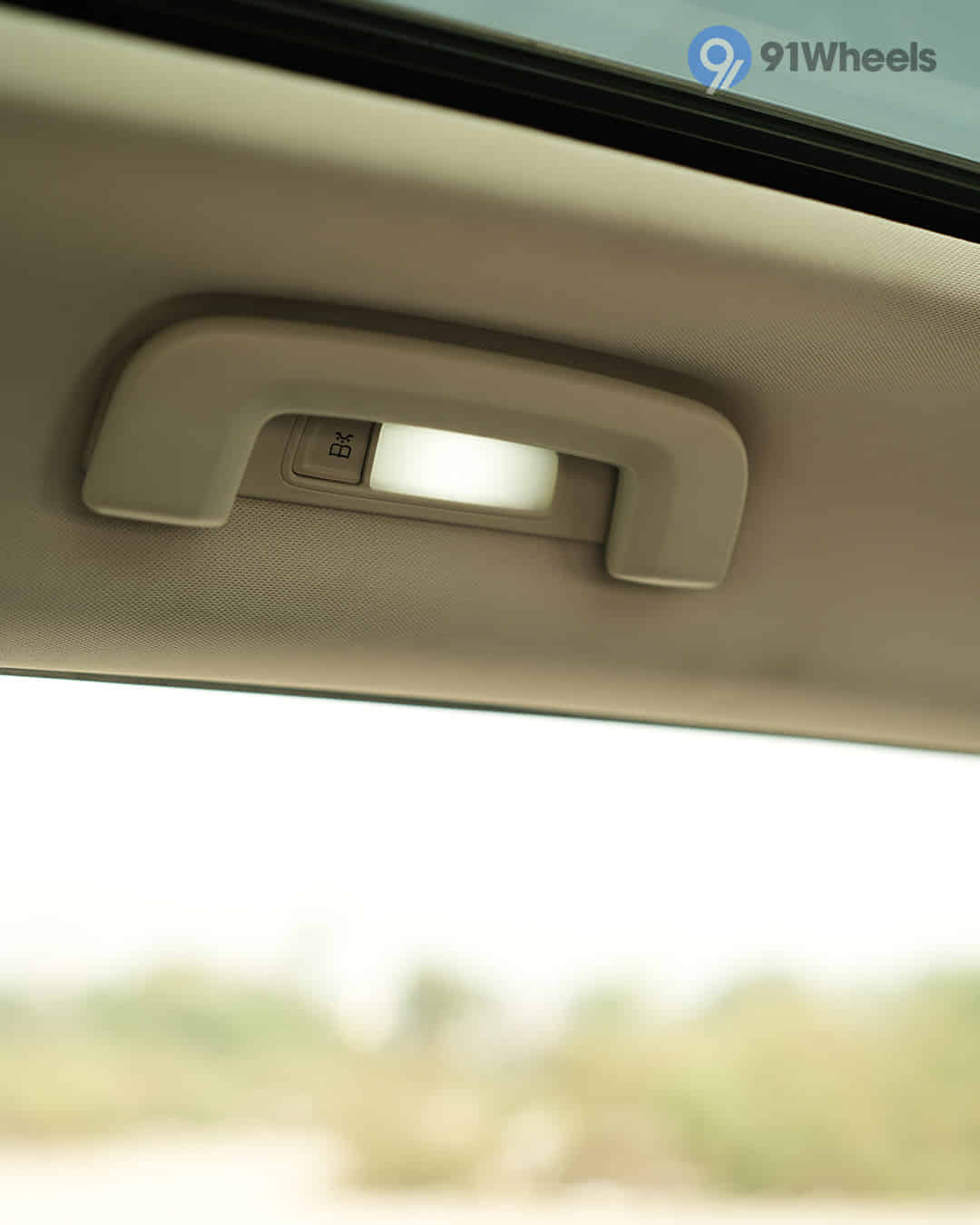 Rear Row Roof Mounted Cabin Lamps