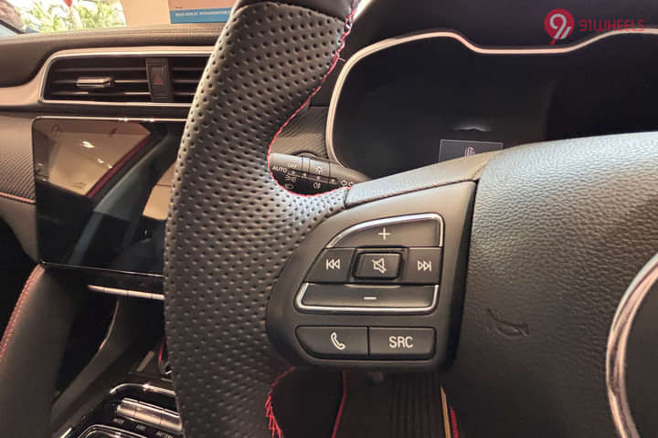 MG ZS EV 2025 Left Steering Mounted Controls