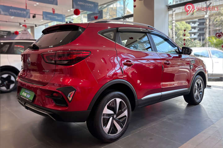 MG ZS EV 2025 Right Rear Three Quarter