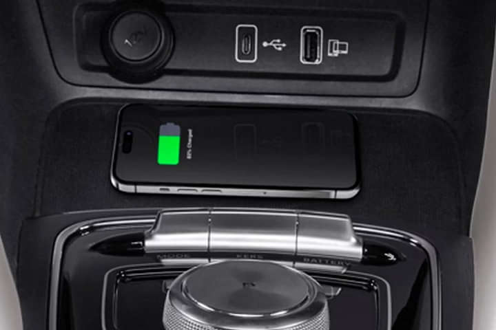 MG ZS EV 2024 USB Port/Power Socket/Wireless Charging