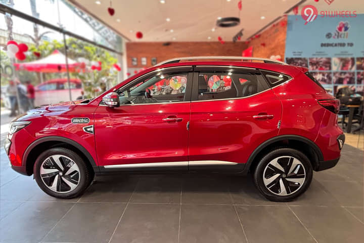 MG ZS EV 2025 Left Side View