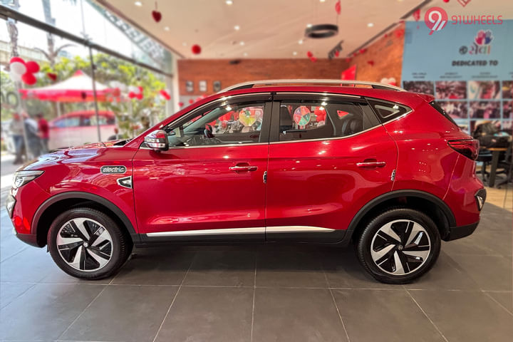 MG ZS EV 2025 Left Side View