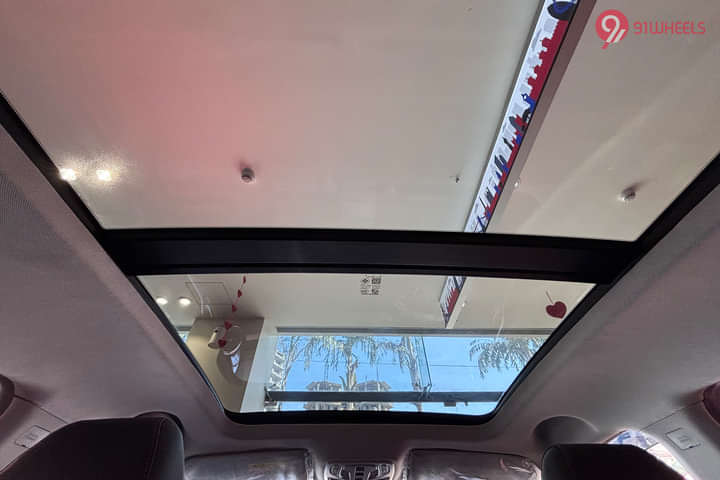 MG ZS EV 2025 Cabin Roof