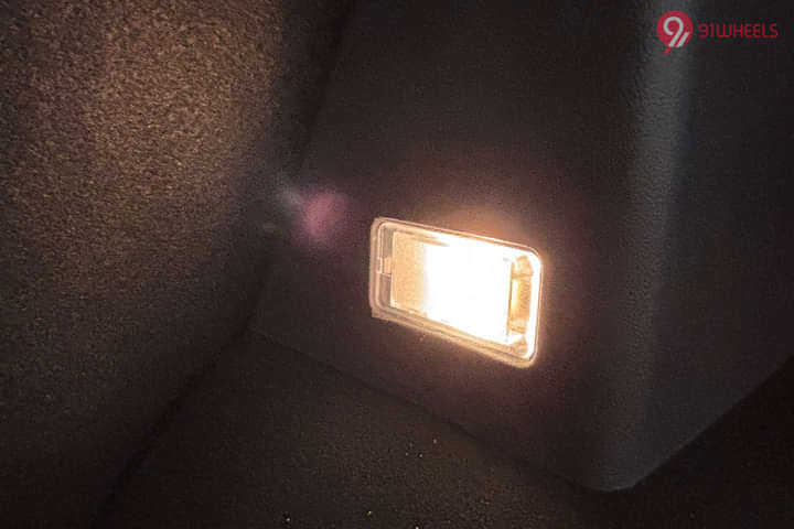 MG ZS EV 2025 Boot Light