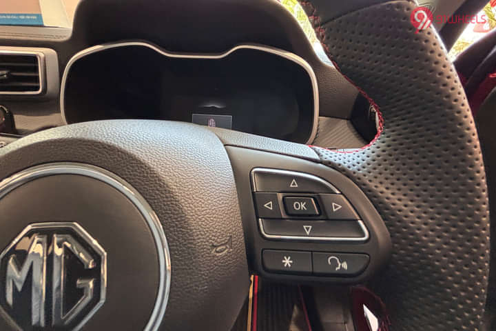 MG ZS EV 2025 Right Steering Mounted Controls