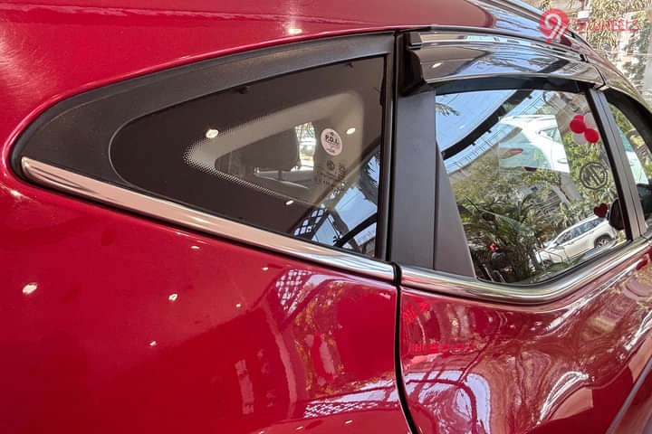 MG ZS EV 2025 Rear Quarter Glass