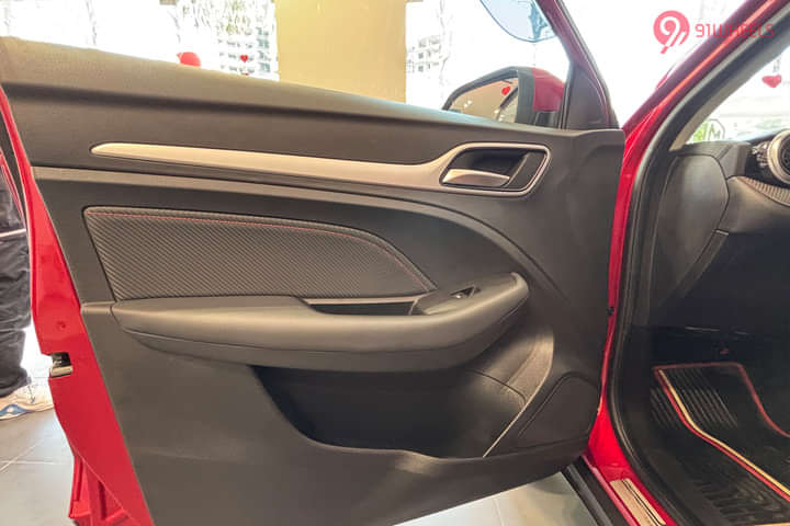 MG ZS EV 2025 Passenger Side Front Door Pocket