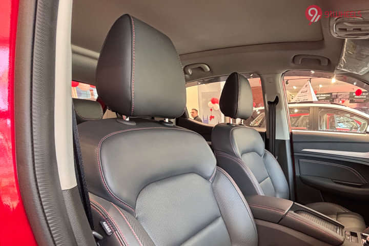 MG ZS EV 2025 Front Seat Headrest