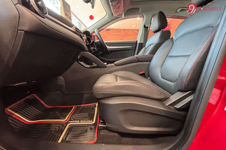 MG ZS EV 2025 Front Row Seats
