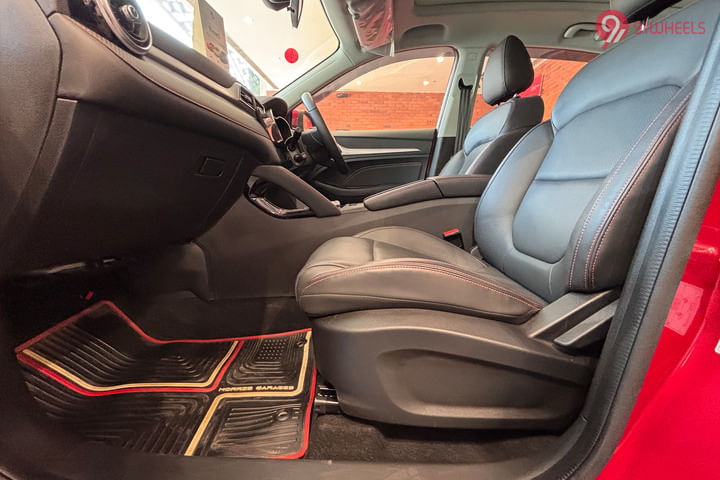 MG ZS EV 2025 Front Row Seats