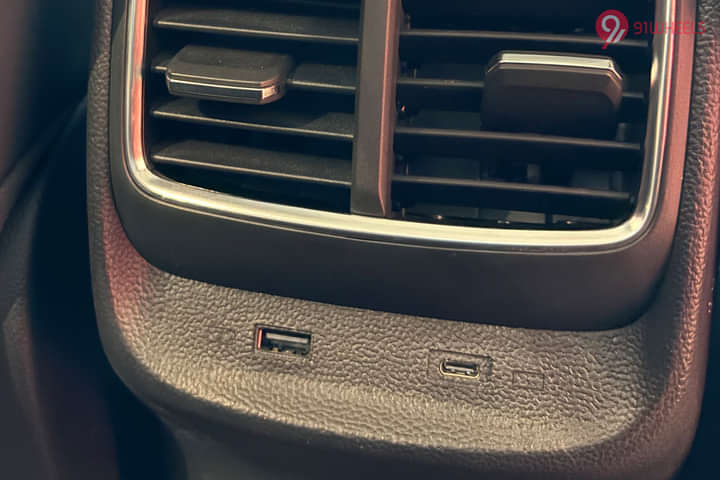 MG ZS EV 2025 Rear Row Charging Point