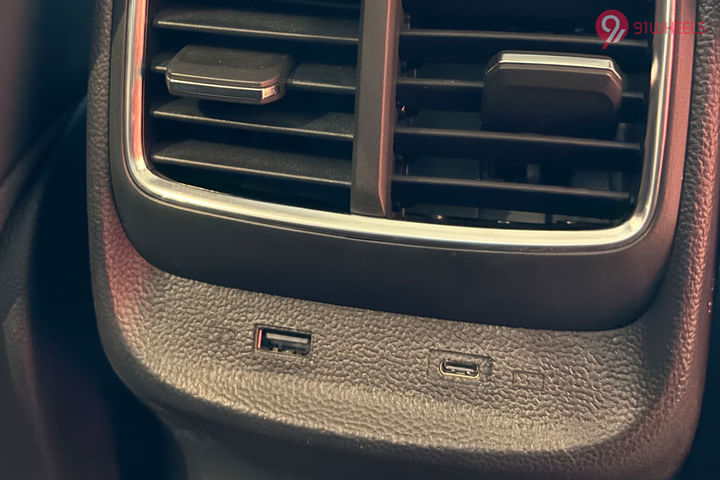 MG ZS EV 2025 Rear Row Charging Point