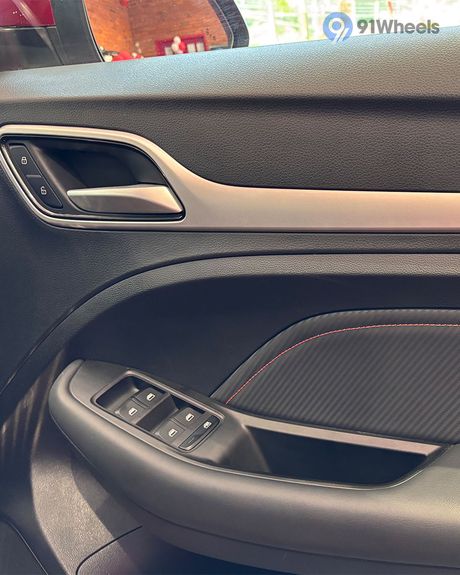 ZS EV Driver Side Door Pad