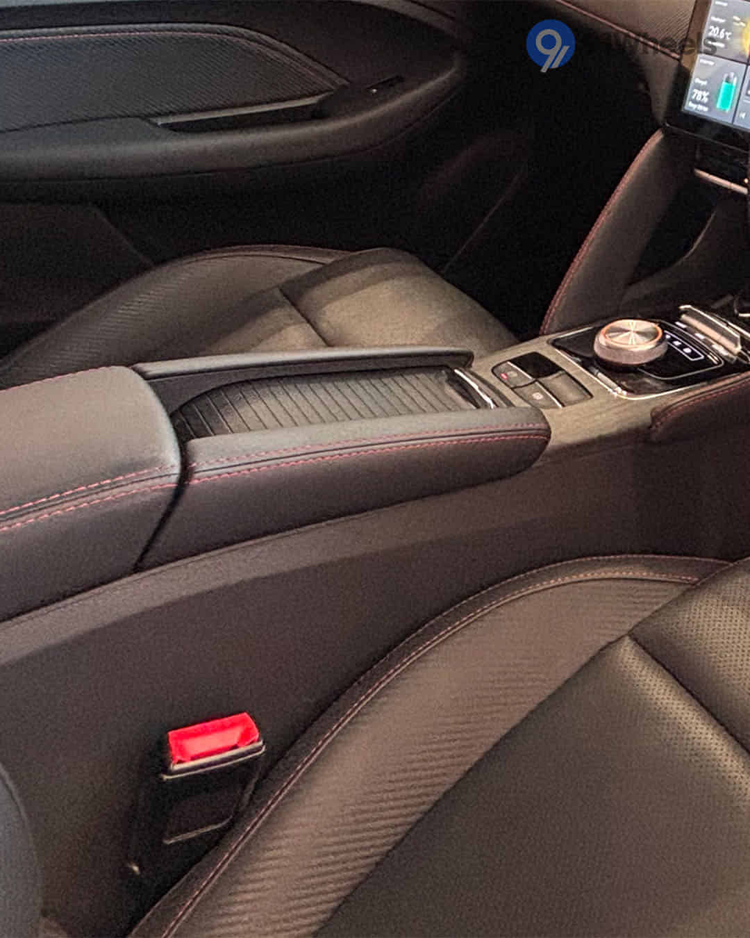 Front Centre Arm Rest