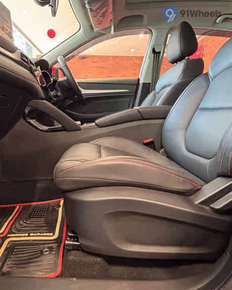 ZS EV Front Row Seats