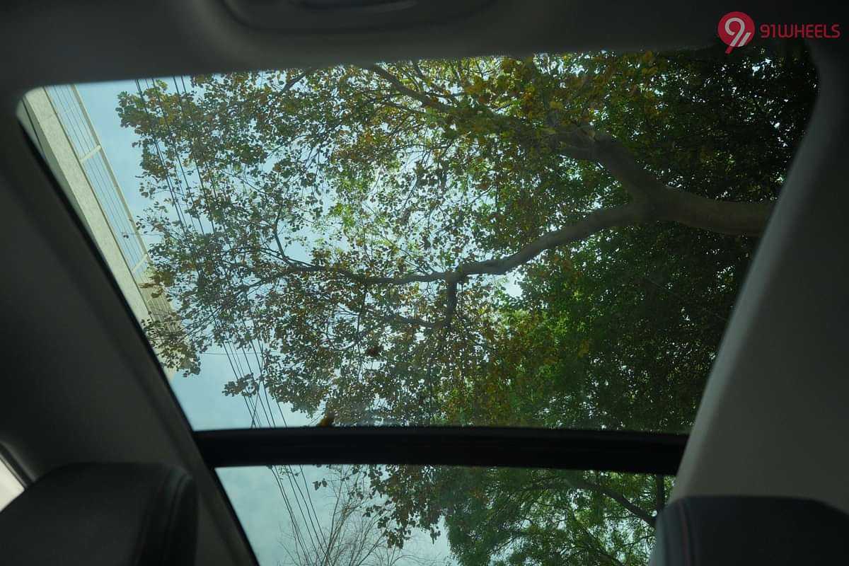MG ZS EV Cabin Roof