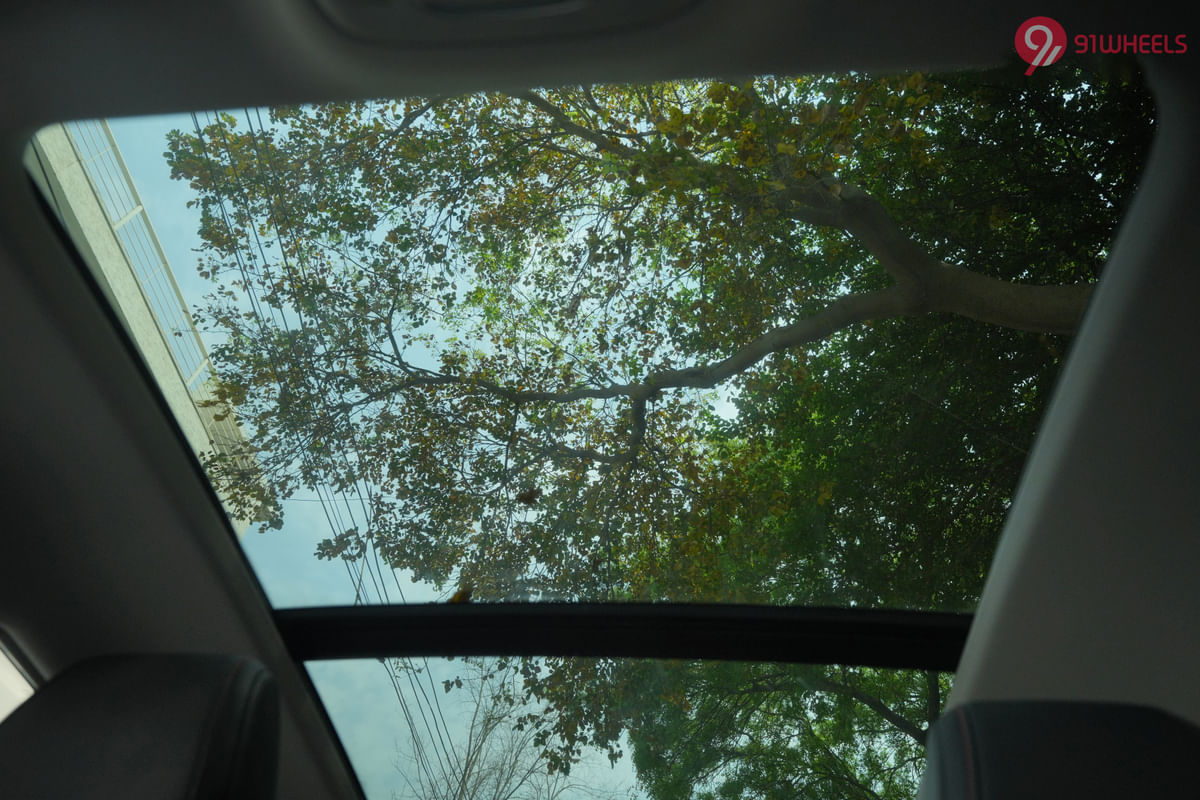 MG ZS EV Cabin Roof