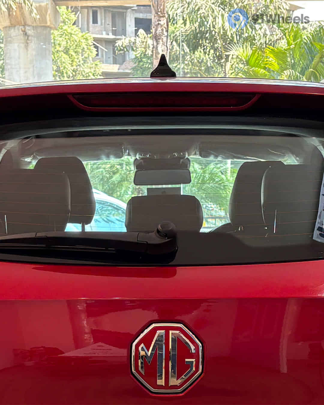 Rear Windshield / Windscreen