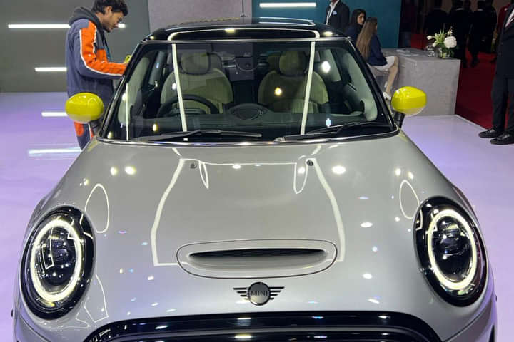 Mini 3-Door Cooper SE Closed Hood/Bonnet