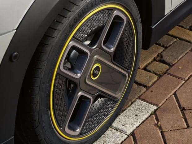 Mini 3-Door Cooper SE 2022-2025 Wheel