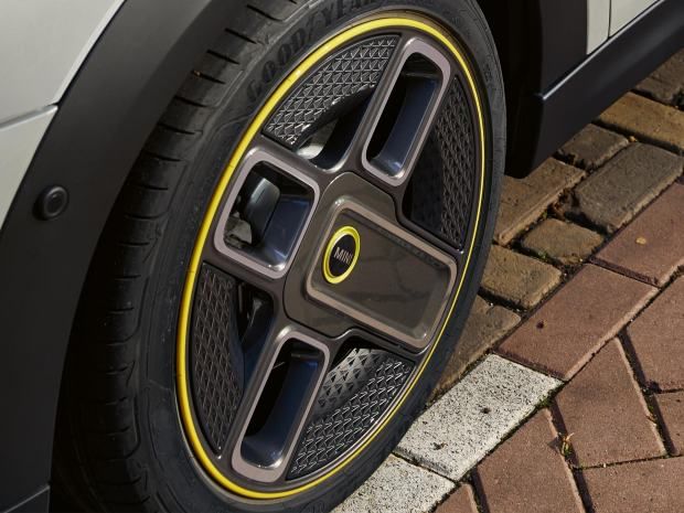 Mini 3-Door Cooper SE 2022-2025 Wheel
