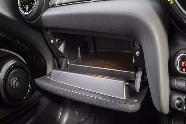 Mini 3-Door Cooper SE Glove Box